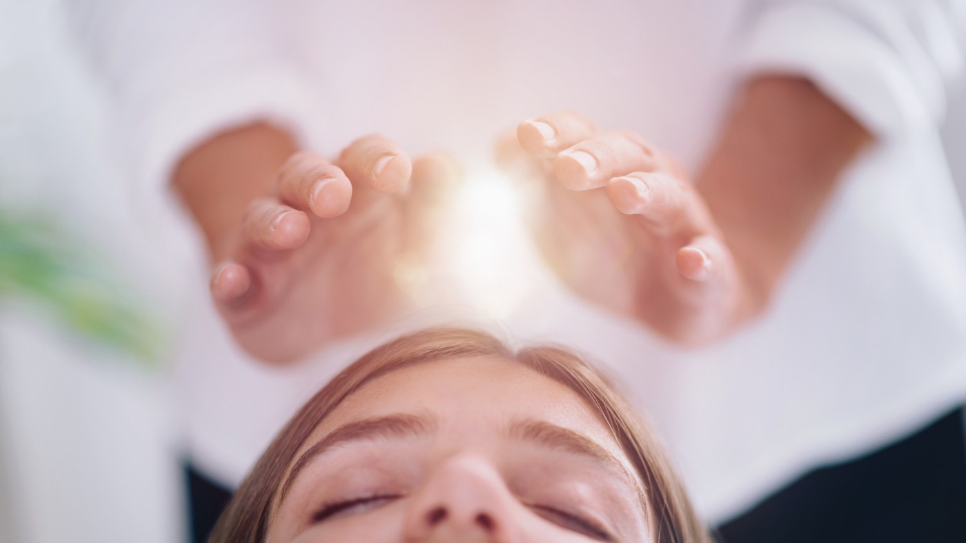 Muito Além de Reiki: o que é a Cura Energética?